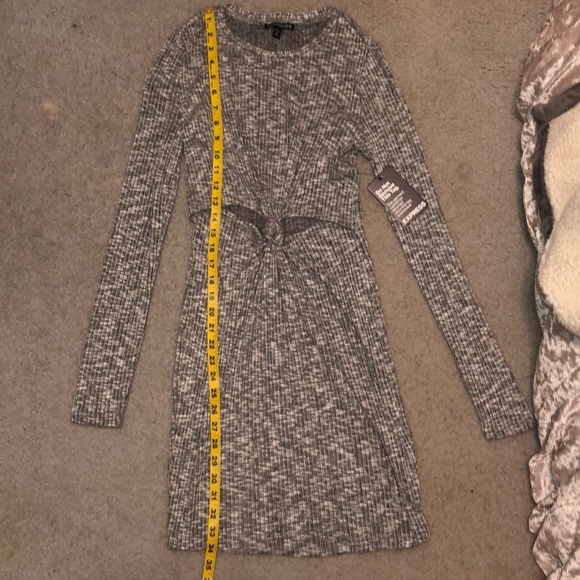 Express knot cut out long sleeve dress - Picture 6 of 6